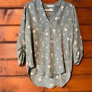 V-Neck Floral Tunic Top in Sage Green